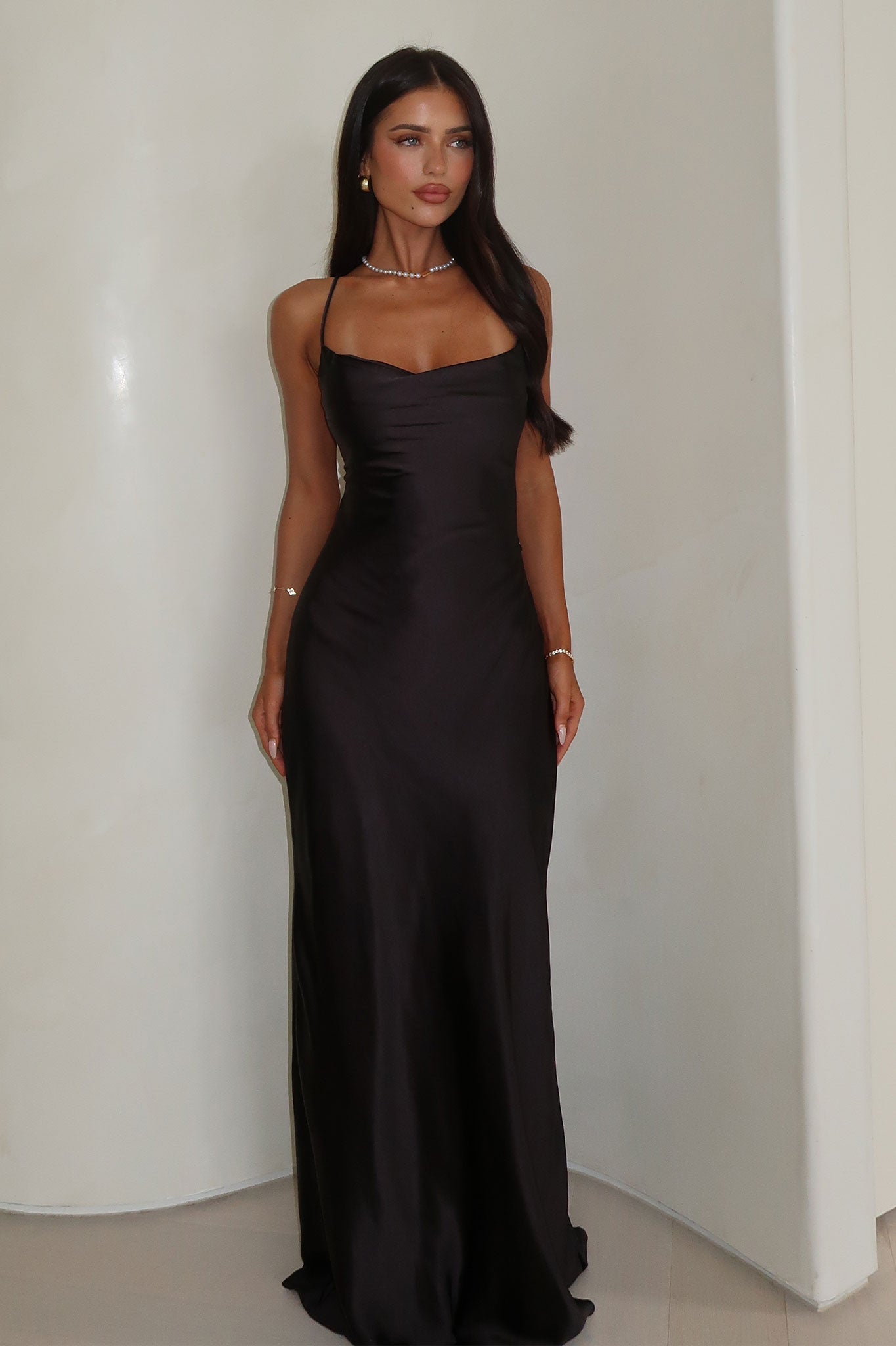 Starlette Cowl Neck Satin Maxi Dress - Czarna