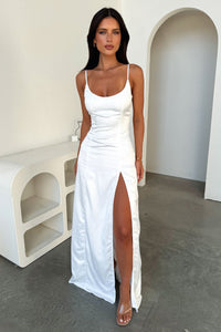 Violetta Scoop Neck Satin Maxi Dress - Biała